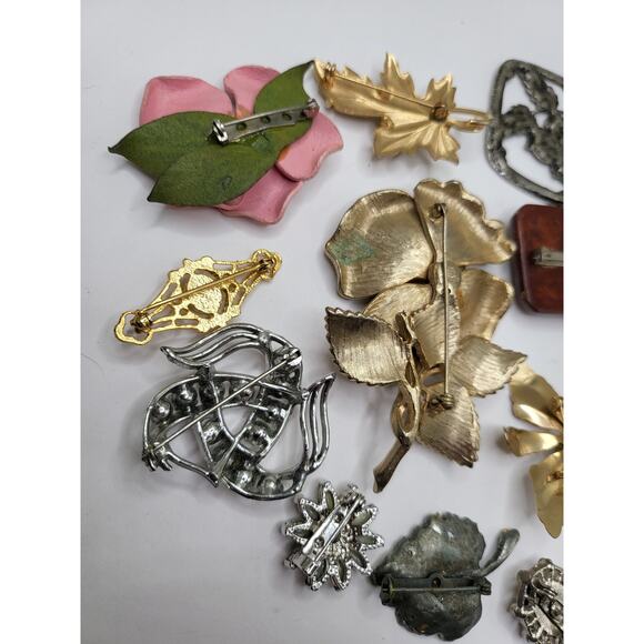 Vintage Brooch Lot of 14 Mixed Floral & Rhinestone Pins, Wear or Resell - Picture 8 of 12